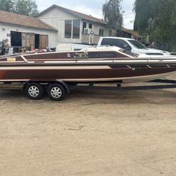 1983 Caribbean Boat – 26ft with 350 Chevy Motor