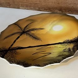 Hand painted sunset vintage 1950’s cake/pie plate. Great condition!
