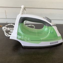Black And Decker Easy Steam Compact Iron Model IR02V Green