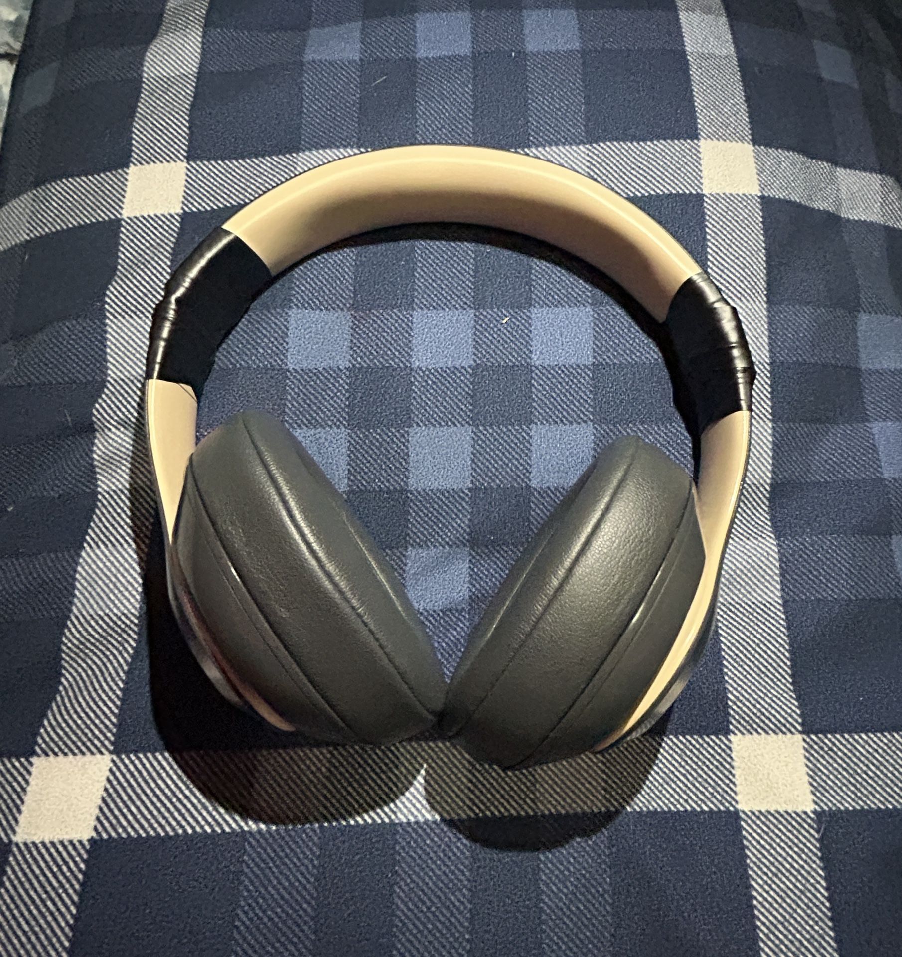 Beats Studio3 Wireless Shadow Gray skyline collection noise