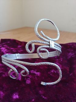 Upper arm bracelet