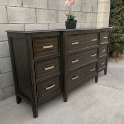 Beautiful Gray Dresser 9 Drawers New 