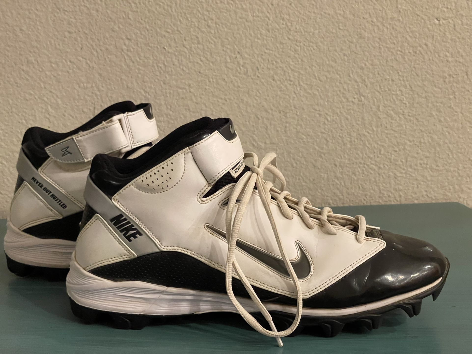 NIKE SUPERBAD SHARK - MEN'S FOOTBALL CLEATS..Size 10