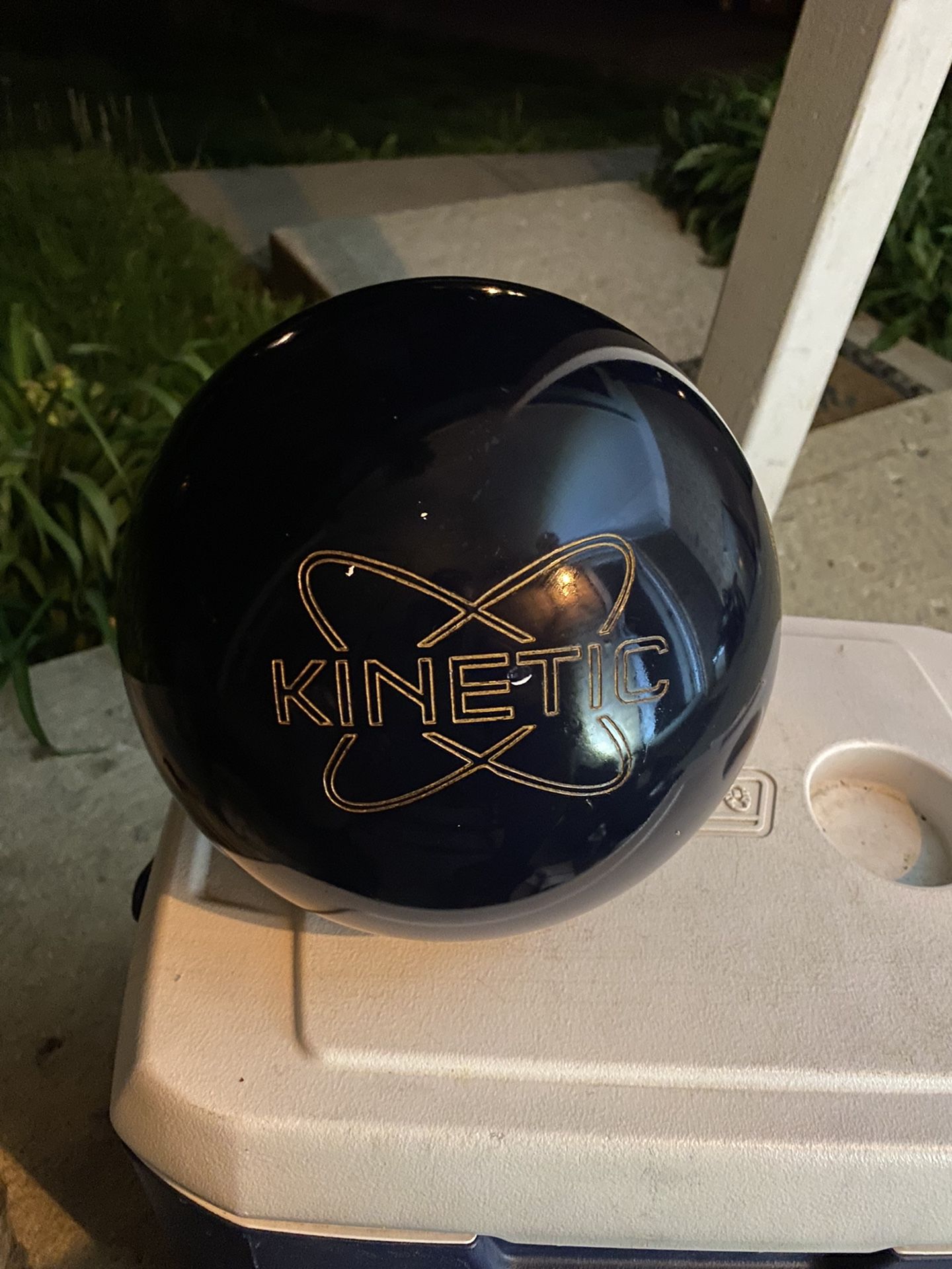 TRACK KINETIC OBSIDIAN BOWLING BALL 15LB HOT BALL