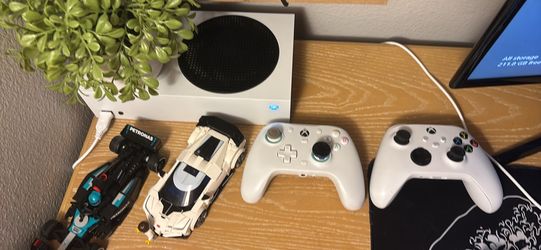 Xbox series s with 2 controllers