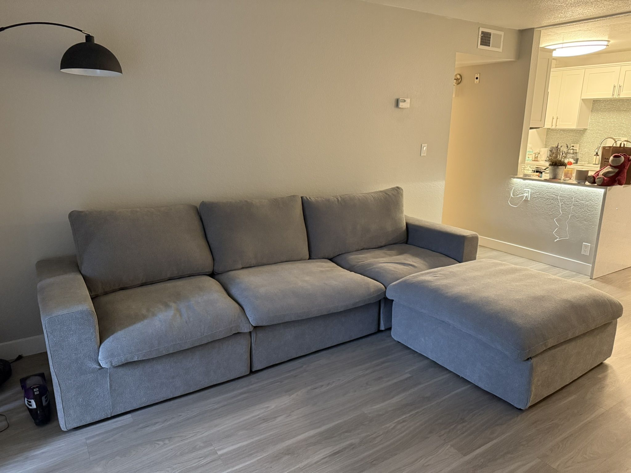 BEAUTIFUL MODERN SOFA - SEMI-NEW