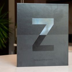 Is Galaxy fold 3 unlocked from factory 512GB New