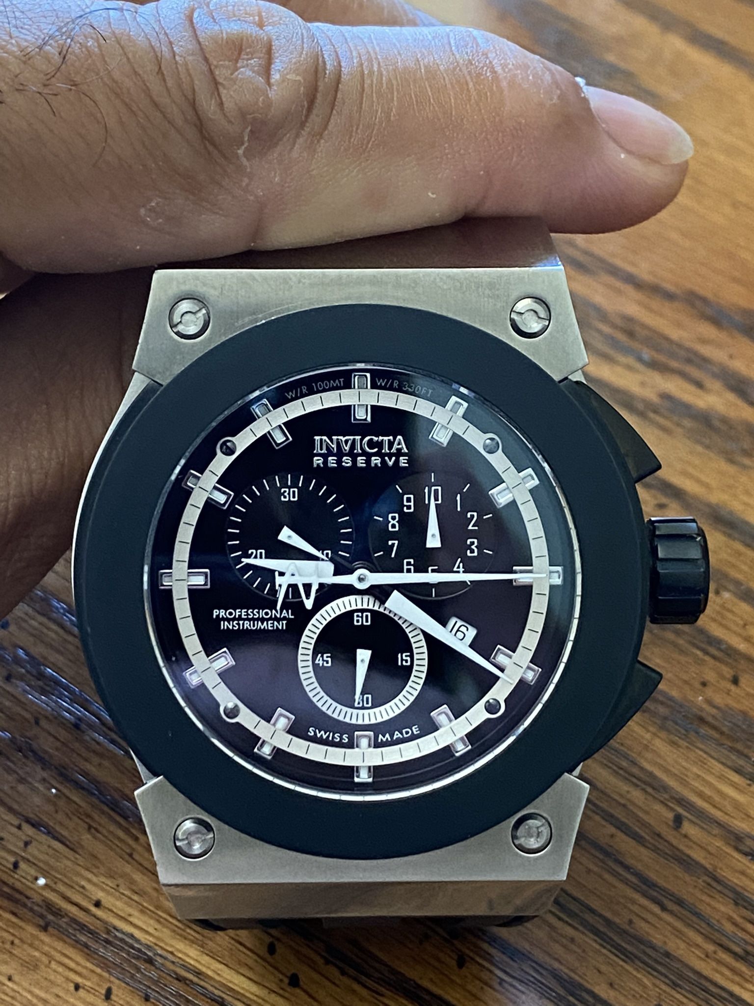Invicta akula hotsell reserve