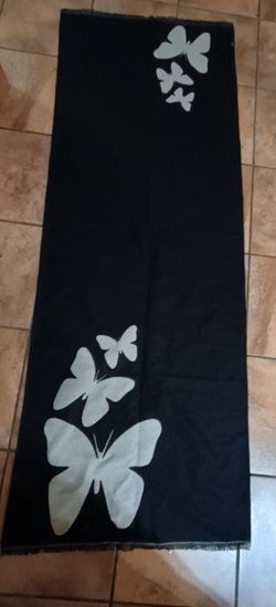 Reversible butterfly shawl/scarf