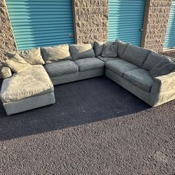 Room & Board York 4-Piece Chaise Sectional Sofa in Olive Everyday Velvet – 136” x 103” - Can Deliver