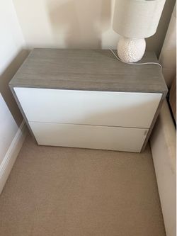 2 Nightstands