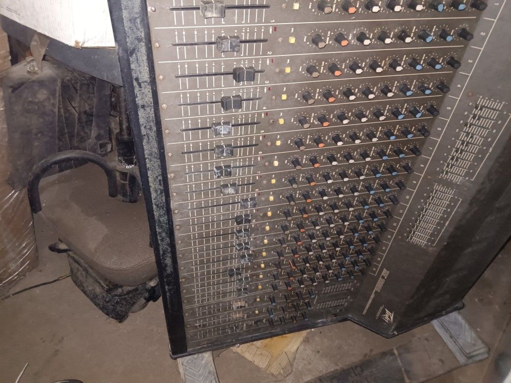 Mixing Board, Peavey Old School, 16 Channel 
