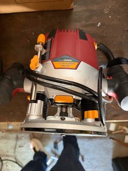 Chicago Electric 1-1/2 HP Plunge Router