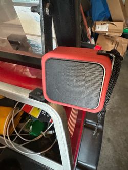 Bluetooth magnetic speakers
