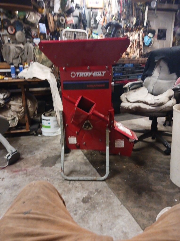 TROY-BILT,   TOMAHAWK CHIPPER