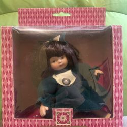Lil Porcelain Petite Gift Gallery doll vtg