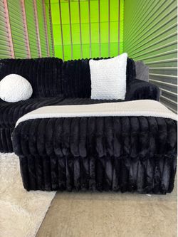 Oversized Ashley furniture sectional sofa couch (DELIVERY AVAILABLE)