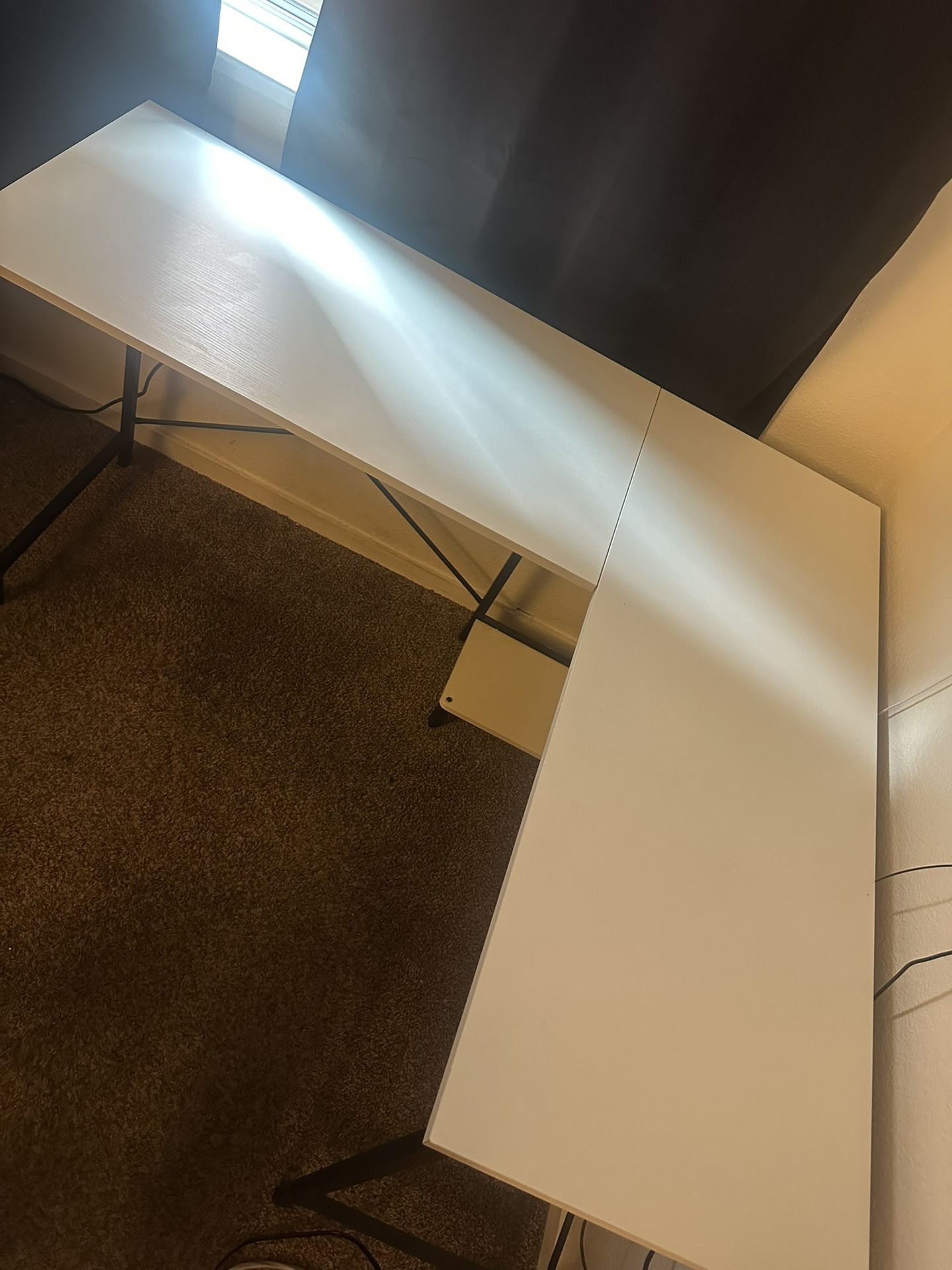 CORNER DESK VERY CLEAN 