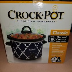 NEW IN BOX CROCK POT SCR300-BWT RECIPE BOOK INCLUDED 3 QUART BLUE AND WHITE.  PICK UP MIDDLEBORO ONLY FINAL SALE 