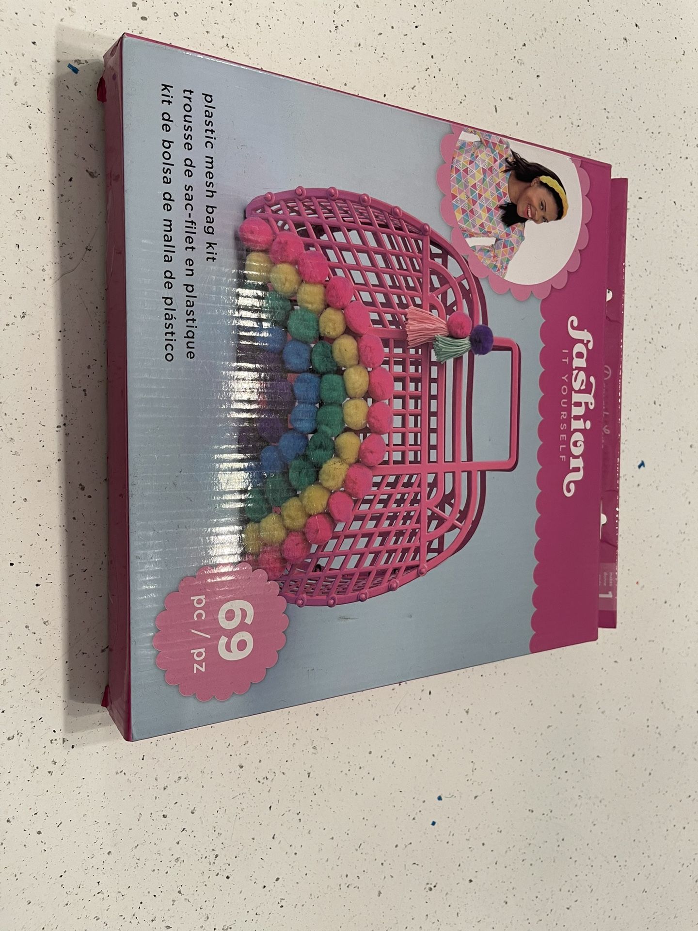 New In Open Box Craft Kit Plastic Mesh Bag Kit