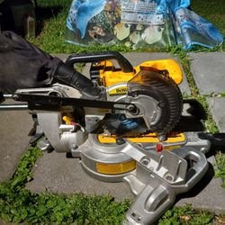 DEWALT Sliding Compound Miter Saw,

