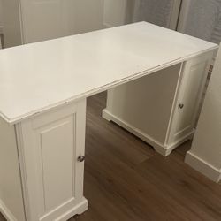 FREE White Desk – Must Pick Up This Week