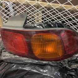 94-97 Passenger Side Integra Sedan Taillight