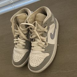 Jordan 1 Mid  Wolf Grey 