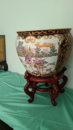 Vintage Chinese Vase With Stand