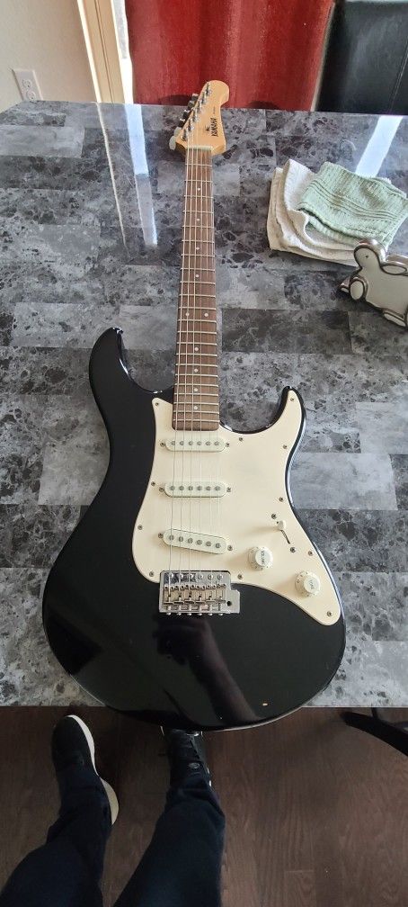 Yamaha EG303