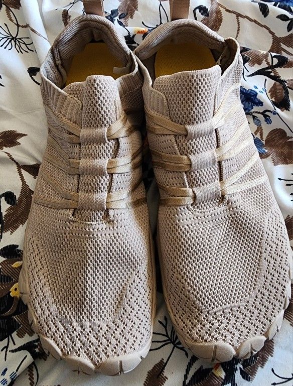 Mens Womens Barefoot Shoes Slip On Water Shoes with Wide Toe Box Zero Drop Design Minimalist Footwear ldeal for Walking Hiking and Grounding Activitie