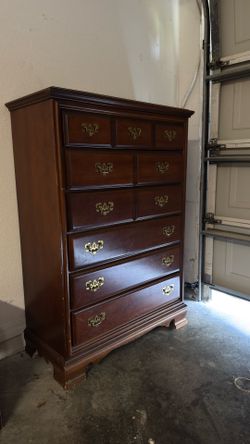 Traditional Highboy Chest Of Drawers