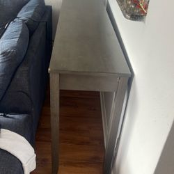 Modern Console/Sofa Table – Great Condition