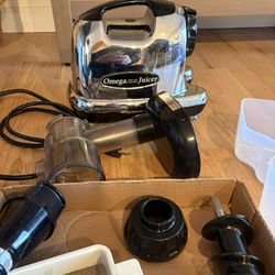 Omega J8006 Juicer - Lightly Used