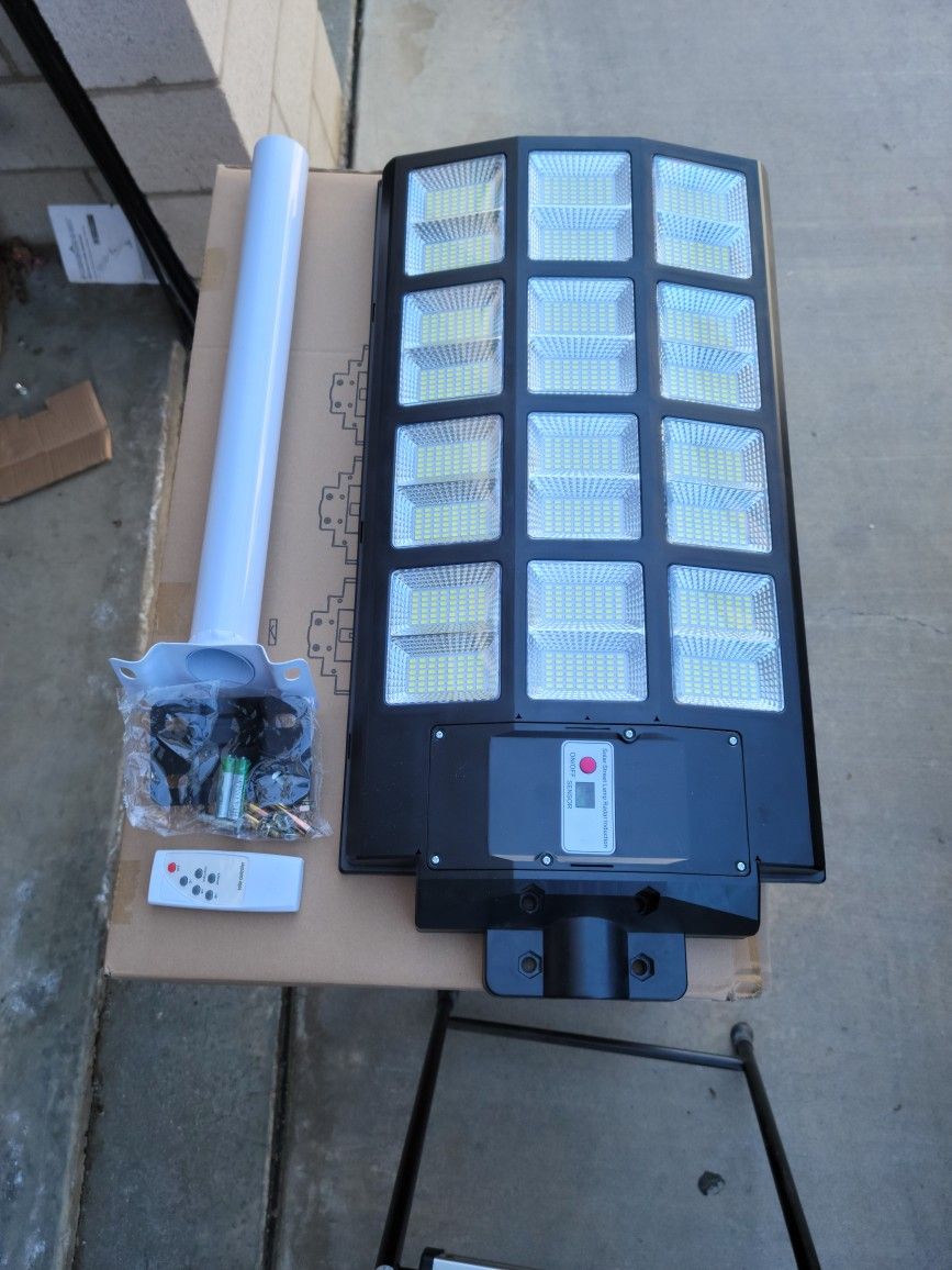 1000 Watts Solar Street Light Come With Remote Control And Post