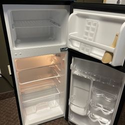 Magic Chef Stainless Steel Mid-Size Refrigerator - Like New!