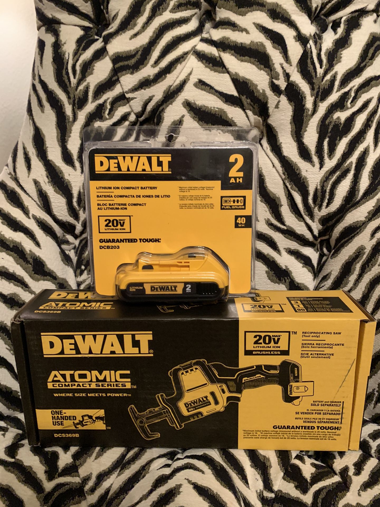 DEWALT ATOMIC 20-Volt MAX Brushless Compact Reciprocating Saw with 1 battery NO CHARGER