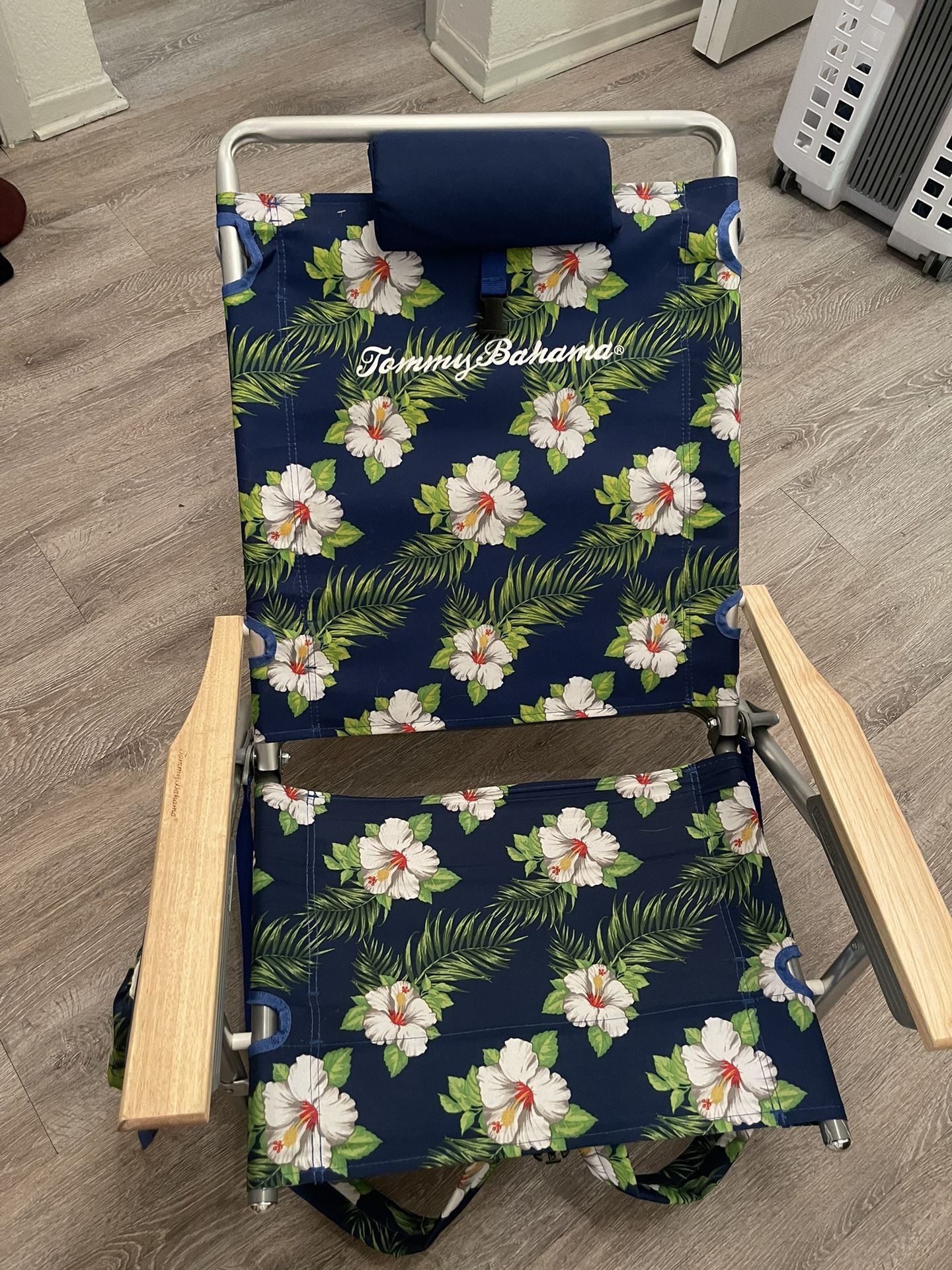 Tommy Bahama 5 In One Deluxe Backpack Beach Chair