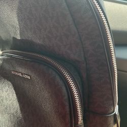 MICHAEL KORS 🎒