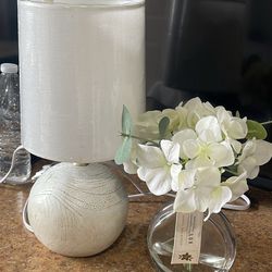 Lamp/ artificial plant