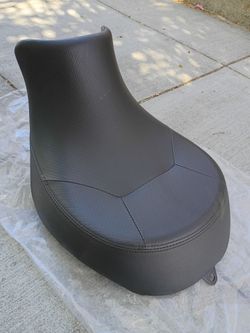 Genuine Kawasaki Vulcan S Seat Set
OEM Kawasaki rider seat + OEM Kawasaki passenger seat