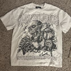 WHITE JAYSTUDIOS TEE