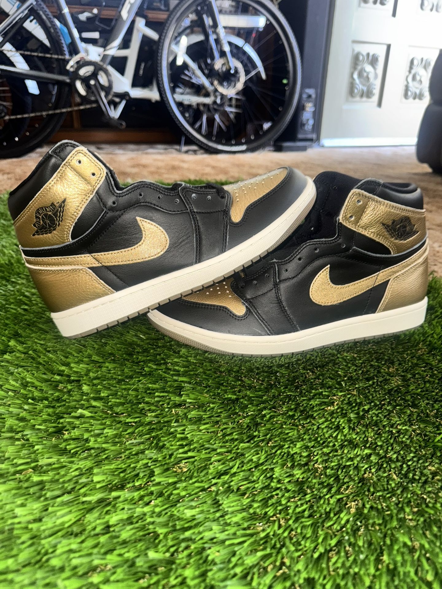 Size 10 - Air Jordan 1 Retro OG High Black Gold
