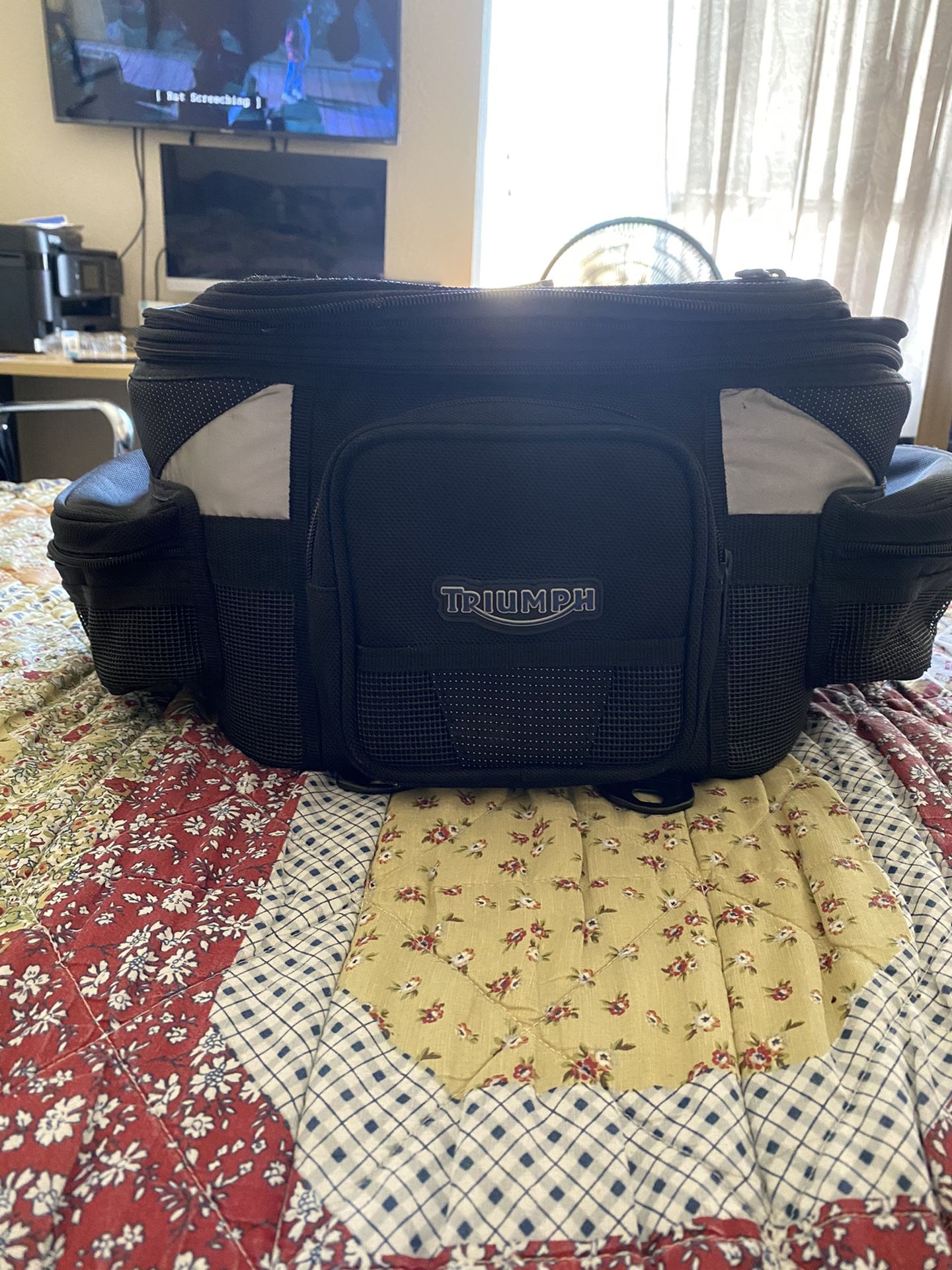 Triumph motorcycle magnetic bag