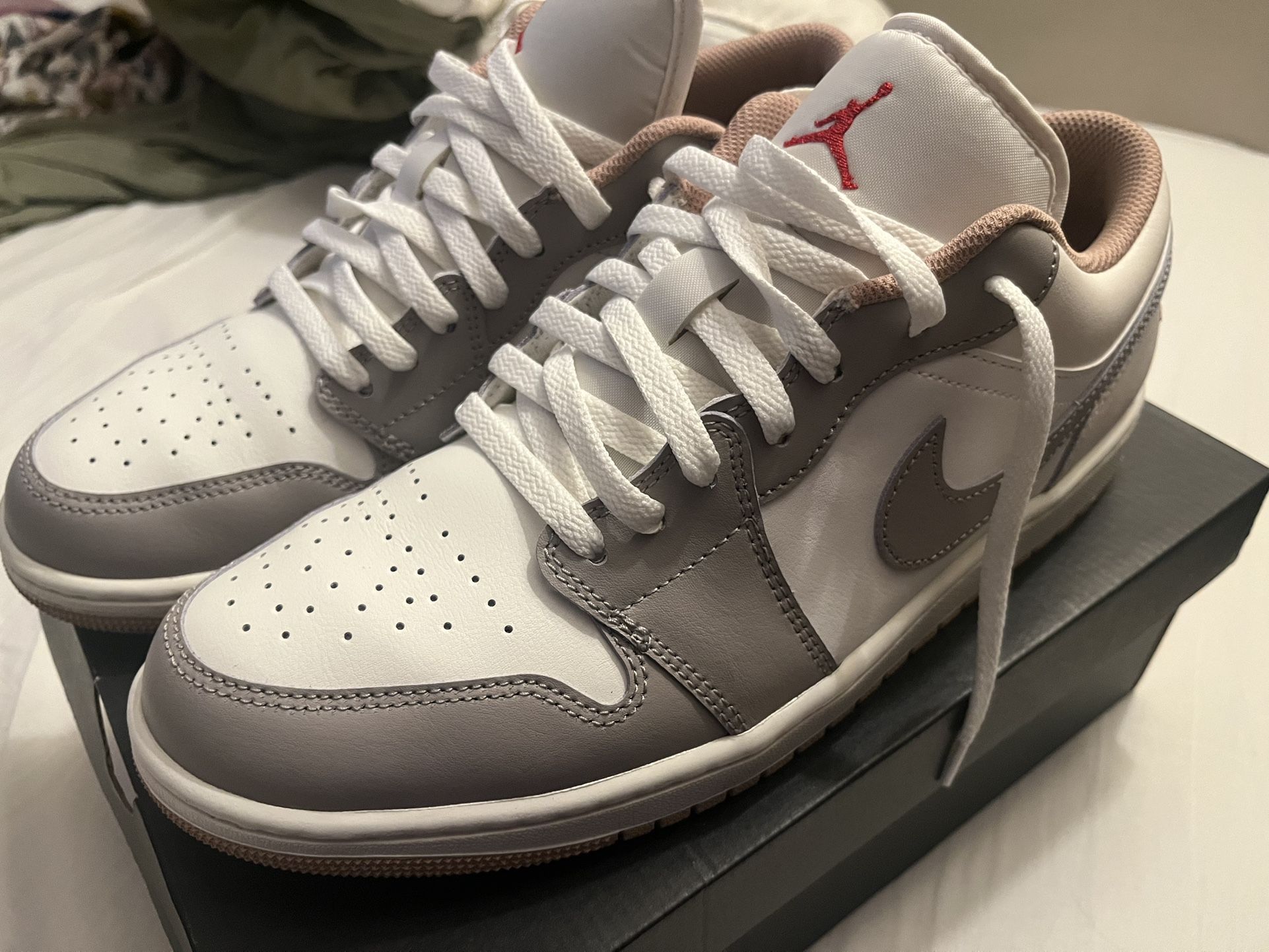 Air Jordan 1 Low College Grey