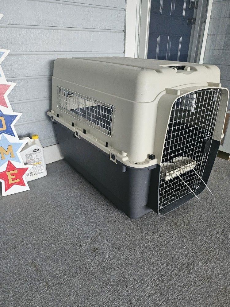 Large Traveling Dog Carrier Crate