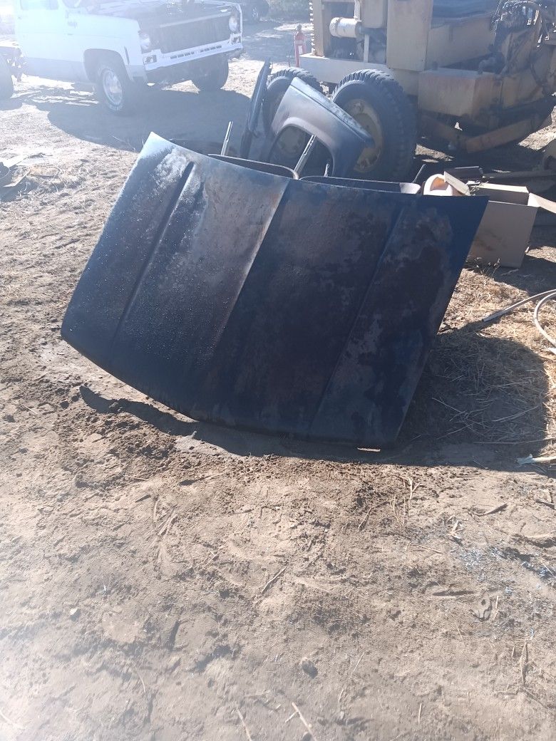 90s Full Size Chevy Truck Hood Fenders And Core Support 