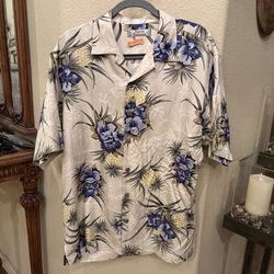 Tommy Bahama Men Tropical Floral Pineapple 100% Silk Hawaiian Shirt Size Medium