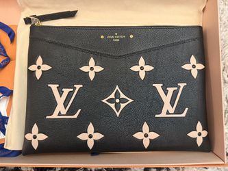 LV Daily Pouche