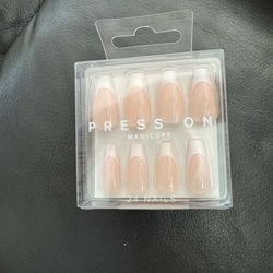 Press on nails